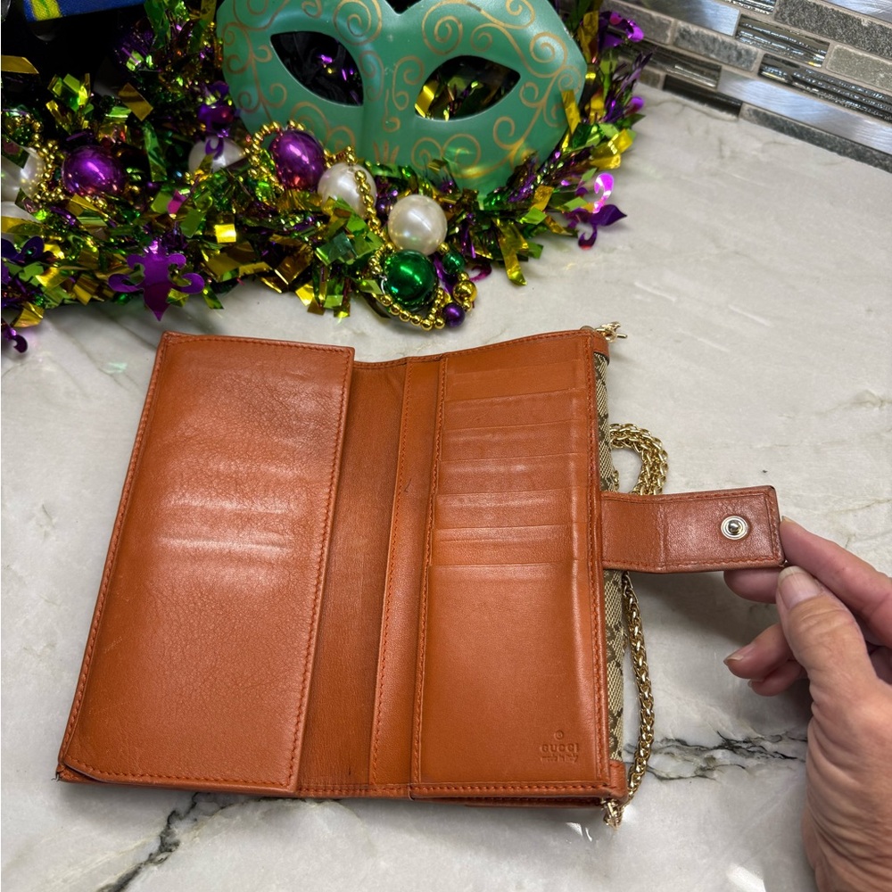 Gucci Tan and Brown Sukey Logo Wallet - Picture 7 of 16